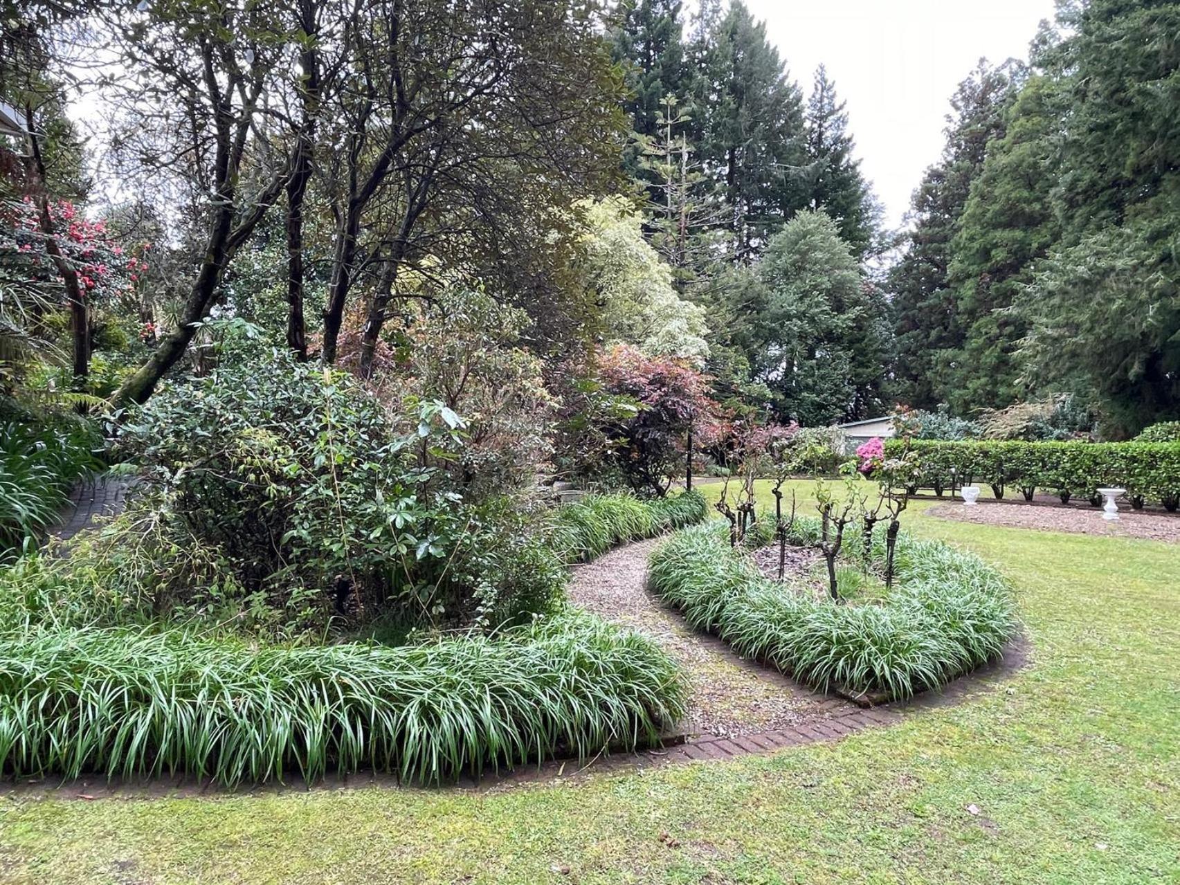 Garden Paradise In Rotorua With Pool Luaran gambar